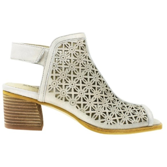 Earth Peep Toe Murano Mist Laser Cut Ankle Booties - Size 9.5 - Picture 1 of 14